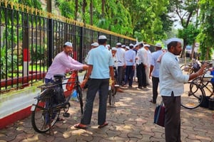 Slumsy Dharavi w Bombaju, Dhobi Ghat i lunchbox dabbawala