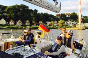 Véritable voyage à la voile 'jusqu'aux portes de Hambourg', de/à Wedel