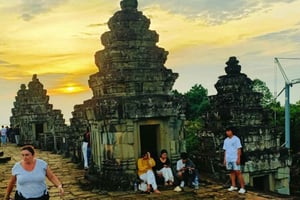 Tour per piccoli gruppi di un giorno intero con guida di Angkor wat e set al sole