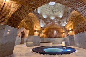 Tiflis: experiencia en las legendarias piscinas reales de azufre