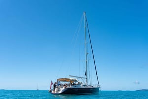 Whitsundays: Intimate Sailing Whitsundays