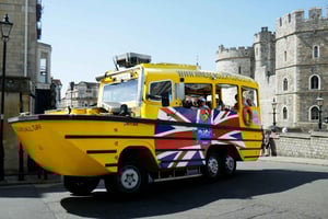 Windsor - land och vatten Sightseeing med amfibiebuss på land och i vatten