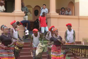 リヴィングストン：2泊のご宿泊とガイド付きツアー4回