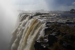 Livingstone: Victoria Falls Guided Tour with Transfers