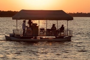 Victoria Falls: Private Bootsfahrt bei Sonnenuntergang auf dem Sambesi