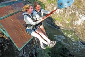 ビクトリア滝：送迎付きジップライン体験