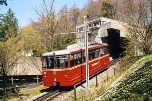 Ferrovia Dolderbahn tra Römerhof e Dolder Zürich