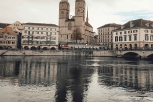 Museo Lindt con tour della città di Zurigo di 2 ore in autobus alpino premium