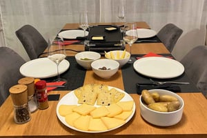 Raclette nel cuore di Zurigo: una serata a casa con la gente del posto