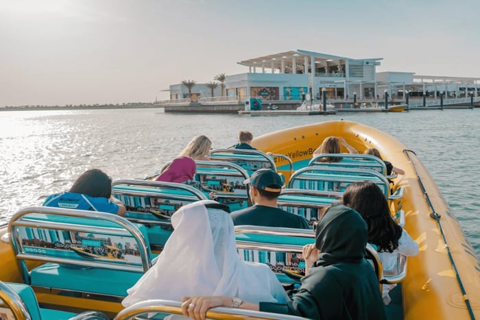 Abu Dhabi : Visite touristique de l'île de Yas en hors-bord d'une durée de 75 minutes