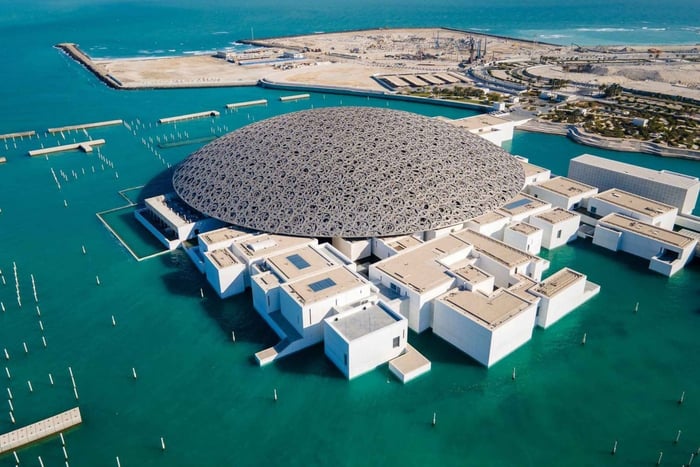 From Abu Dhabi: City Tour with Grand Mosque & Louvre Museum