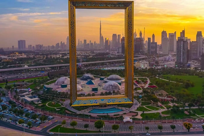 Desde Abu Dhabi: Tour de la ciudad de Dubai con Marco y paseo en barco Abra