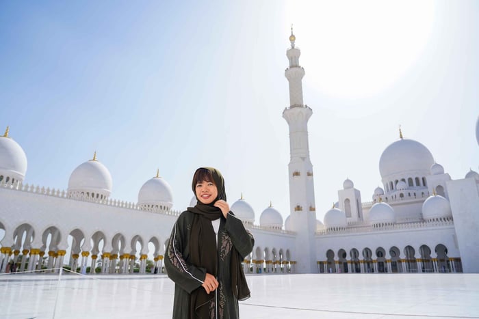 Da Abu Dhabi: Grande Moschea, Palazzo Reale e Villaggio del Patrimonio