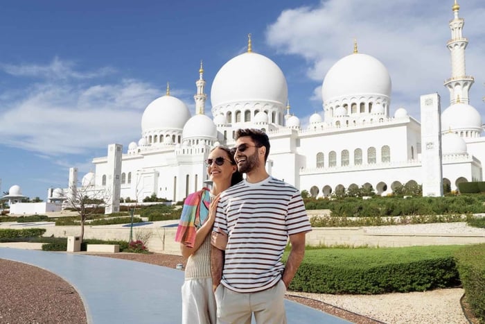 Von Dubai aus: Ganztagestour Abu Dhabi mit Sheikh Zayed Moschee