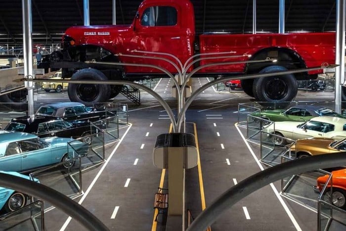 museumtour historische en klassieke off-roadauto's