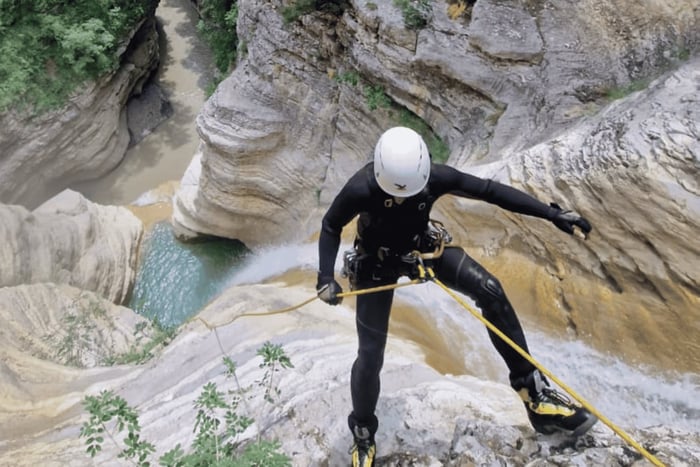 Berat/Corovoda: Abenteuer in der Osum-Schlucht am Bigazi-Wasserfall