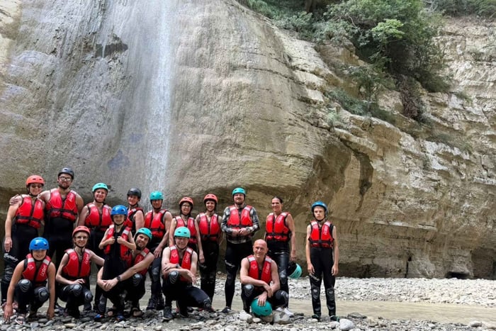 Berat: Osum-kloof, zwemmen en Bogova-waterval met lunch