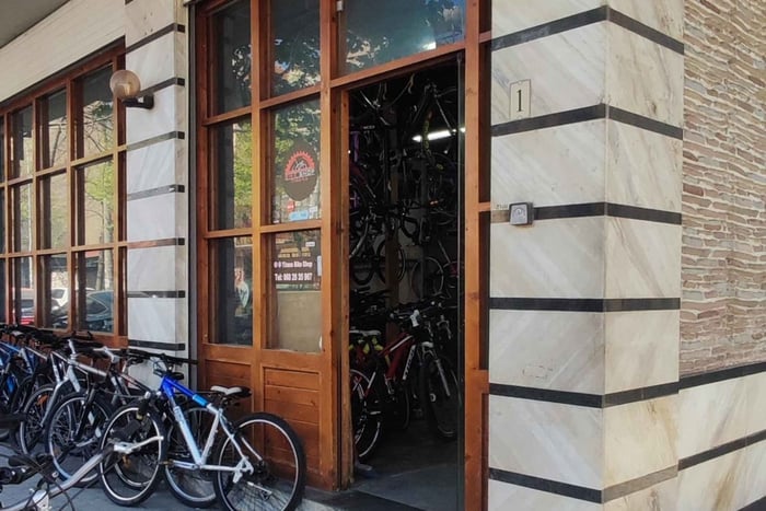 Fahrradverleih in Tirana – Schweizer Premium-Fahrräder (alles inklusive)
