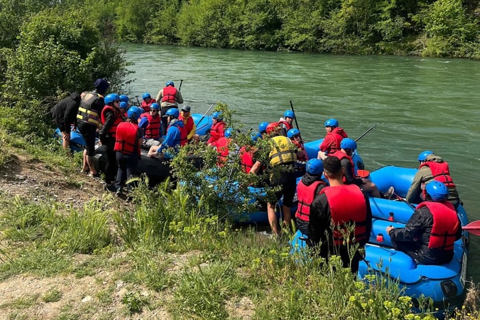 Avventura di rafting sul fiume Drin i Zi con picnic