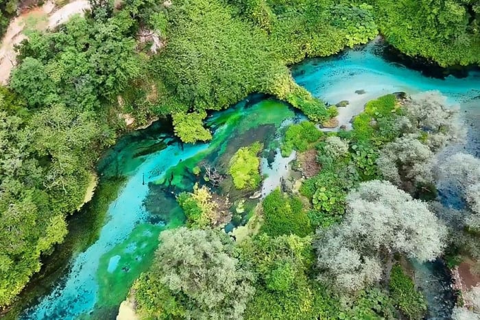 Wycieczka do Blue Eye, klasztoru i zamku Lekuresi