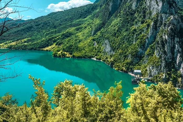 Lago di Bovilla e monte Gamti: tour di 1 giorno con prelievo in hotel