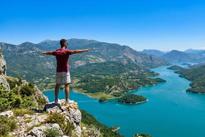 Lago di Bovilla: tour in jeep 4x4 da Tirana e Durazzo