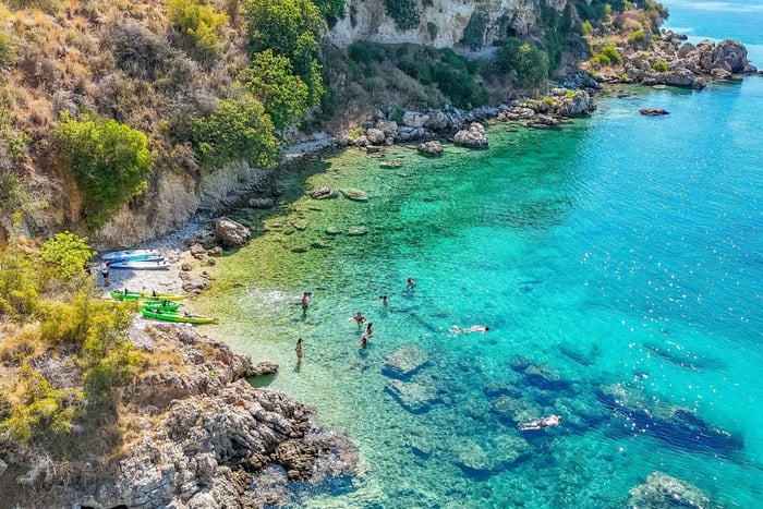 Grotte di Porto Palermo: Tour in Kayak/SUP con vista sul mare del castello