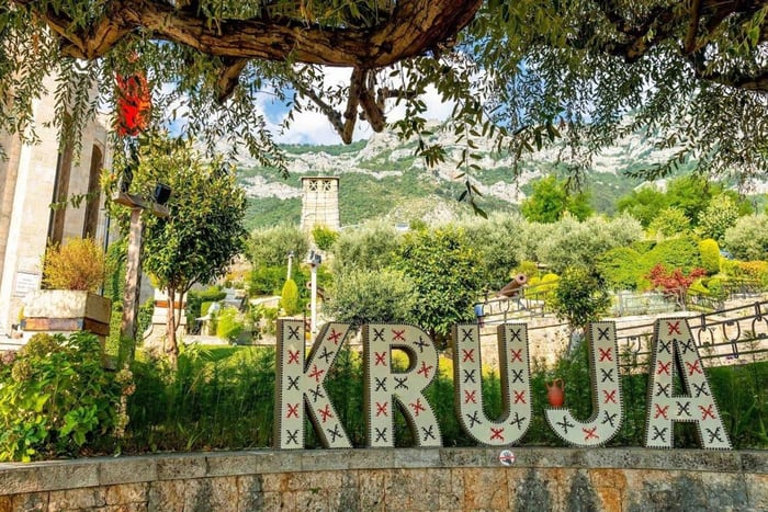 Da Durres/Golem: tour di un giorno del castello di Kruja e del vecchio bazar