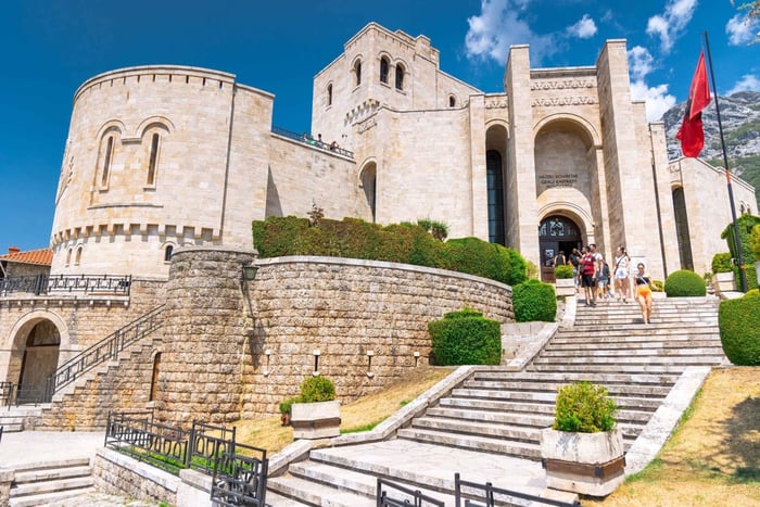 Da Durazzo: castello di Kruja, antico bazar e punto panoramico della Tekke