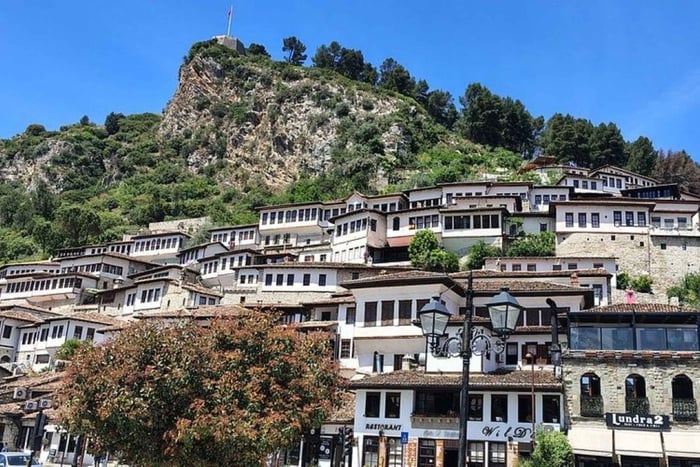 Apollonia e monastero di Ardenica: tour di 2 giorni da Fier