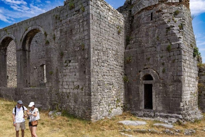 Tour di 4 giorni da Argirocastro con il Syri i Kaltër e Përmet