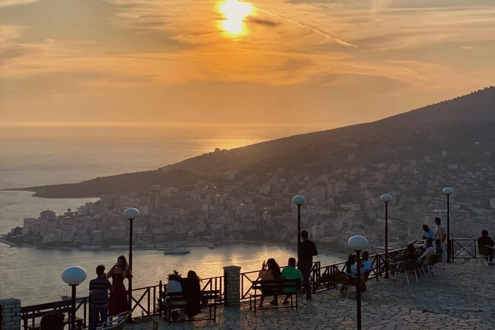 Da Ksamil e Saranda: Occhio blu e Castello di Lekursi AL TRAMONTO