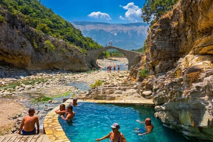 Terme di Bënja e canyon di Langarica: tour da Saranda