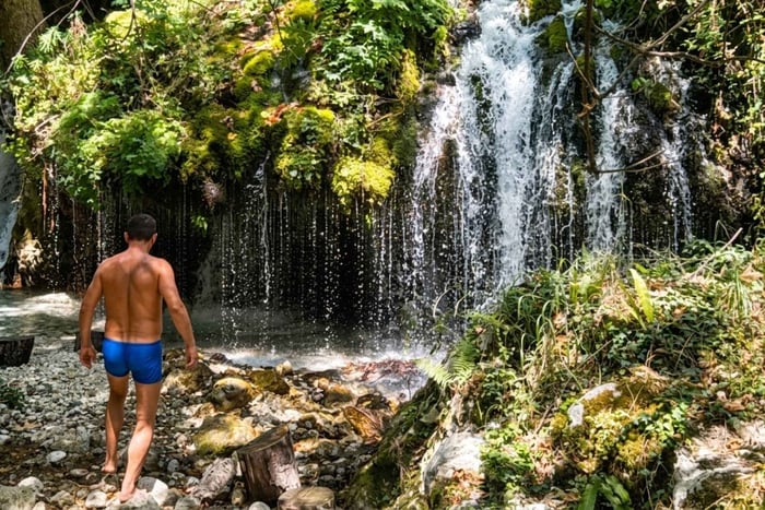 Da Saranda/Ksamil: gita di 1 giorno al villaggio di Tatzat e alla cascata