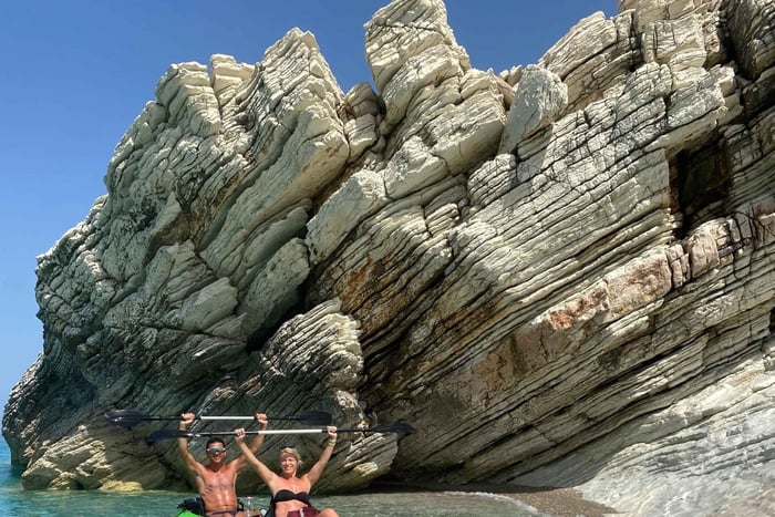 Vanuit Saranda: Lukova kajak- en SUP-tour met transfer