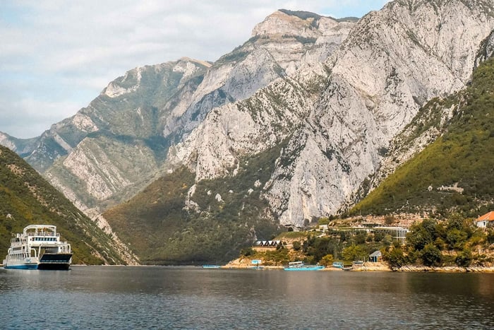 Da Scutari: traghetto sul lago di Koman e tour della valle di Valbona