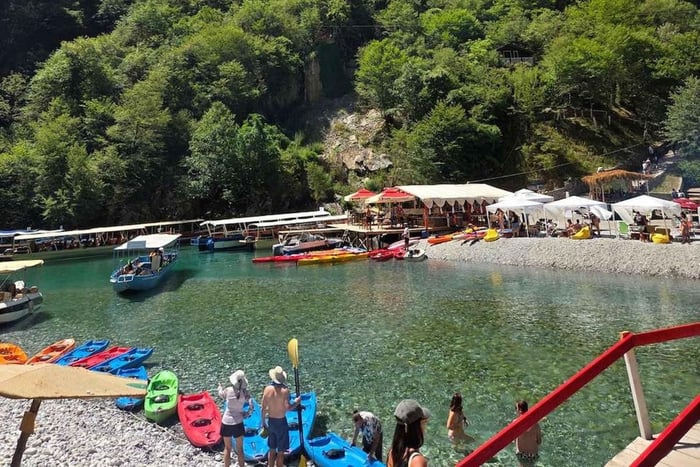 Da Tirana/Durrës: lago di Koman, fiume Shala e giro in barca