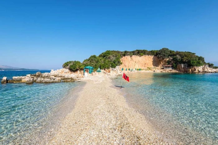 Från Tirana/Durrës: Saranda, Ksamil och Blue Eye Tour