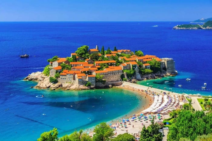 From Tirana: Kotor and Budva Day Trip