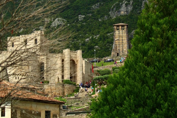 Da Tirana: tour del castello di Kruja, del bazar e di Sari Salltik
