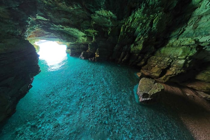 Da Tirana e Valona: baia di Dafina, Grotta Blu e Grotta di Haxhi Ali