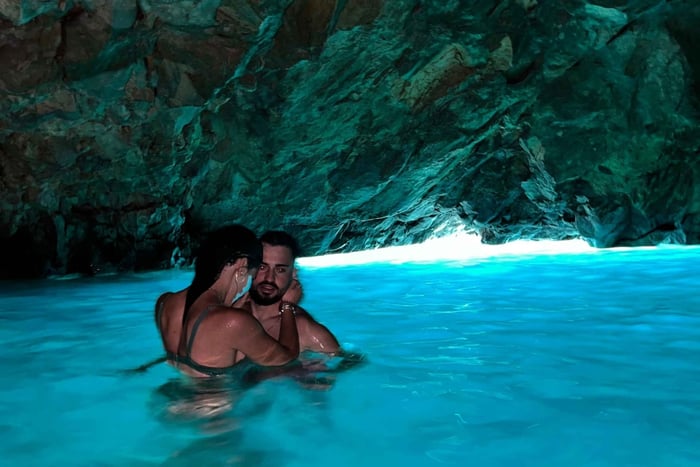 Desde Vlora: Aventuras en la Cueva Azul y la Bahía de Grama