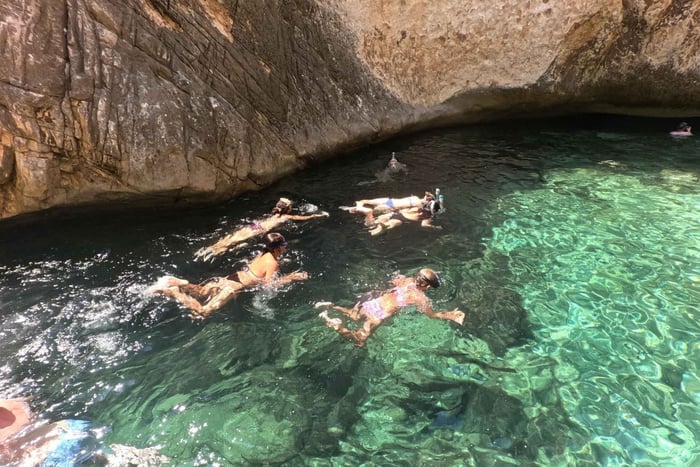 Da Valona: tour in motoscafo alla grotta di Haxhi Ali con snorkeling