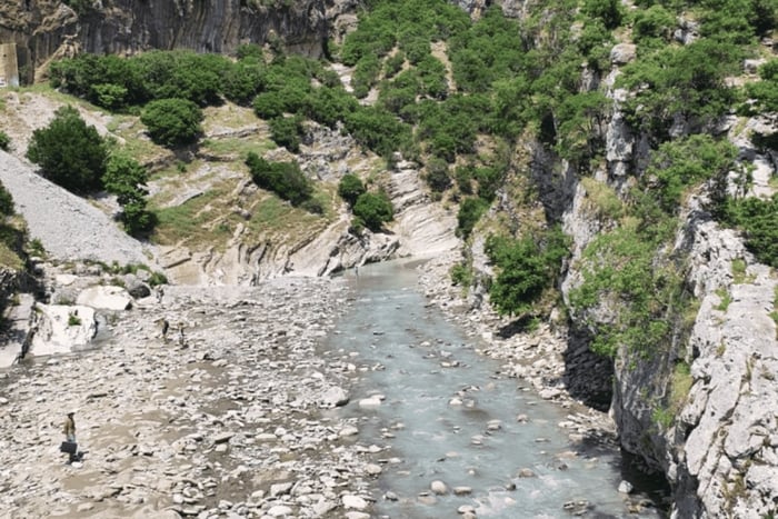 Gjirokastër: sorgenti termali di Bënja e canyon di Lengarica