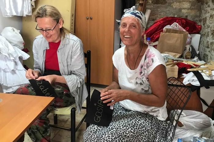 Argirocastro: laboratorio di ricamo tradizionale con la signora Eli