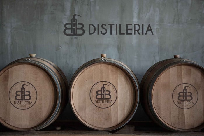 Golem/Tour della distilleria/Degustazione di raki/Meze albanesi/con prelievo