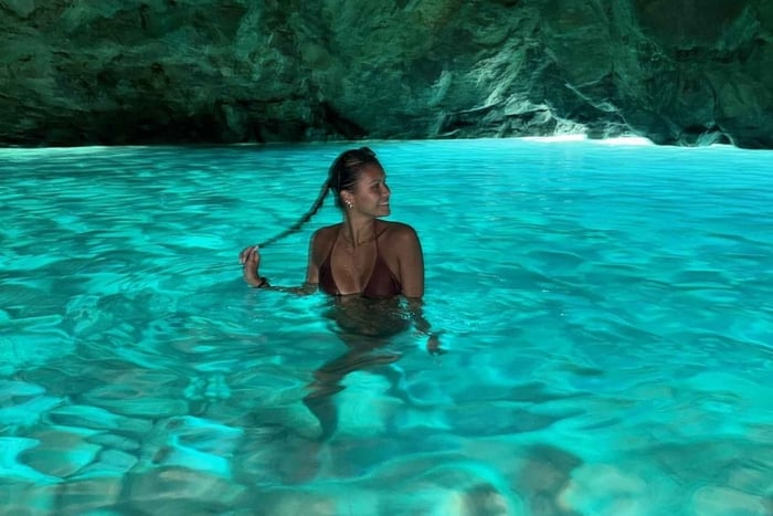 Depuis Tirana : baie de Grama, grotte bleue et Riviera en hors-bord