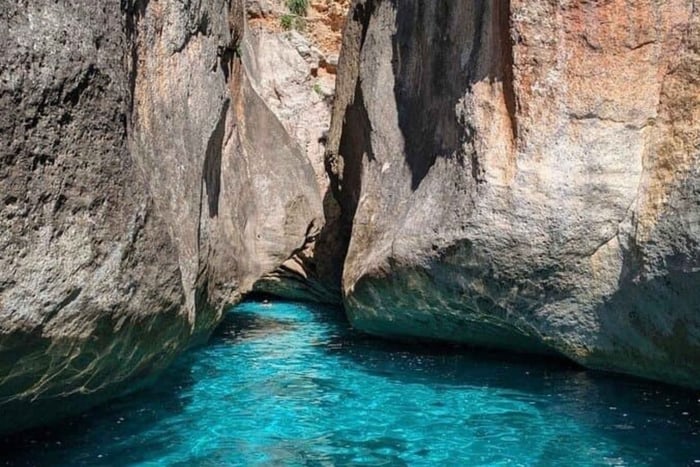 Schnellboot-Tour zur Grama-Bucht und zur Blauen Grotte
