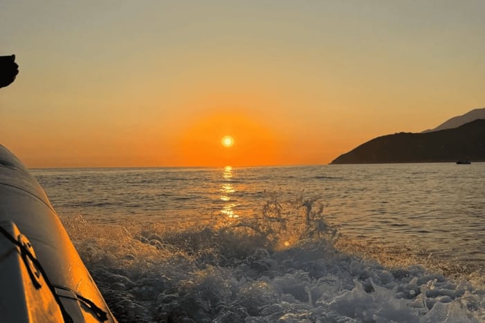 Himara: Solnedgangscruise (svømning og snorkling)