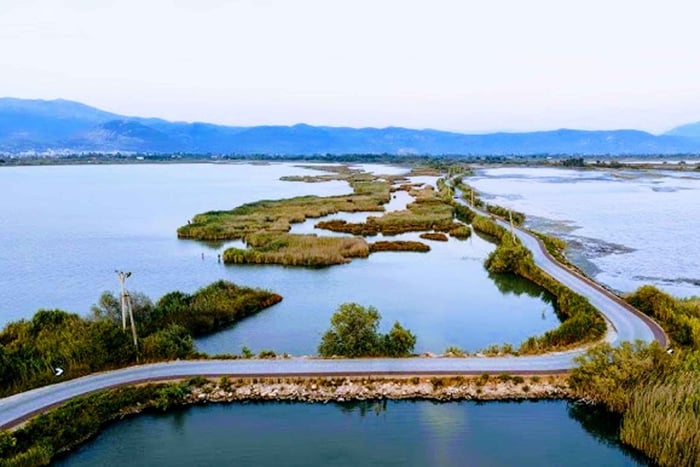 Lezhë: passeggiata guidata nella natura, visita al castello e tour della città
